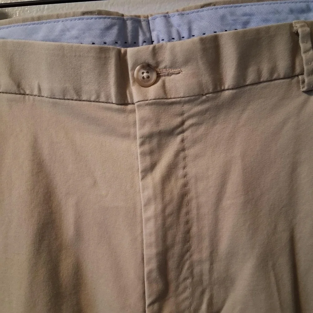 Peter Millar Men's Flat Front Chino shorts in Khaki neutral tan color SZ 36